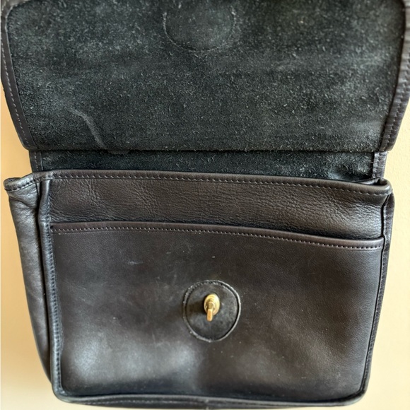 Vintage Coach 9927 Willis Bag, Black Leather Crossbody Bag with Gold Hardware - Picture 12 of 16